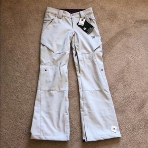 DC women’s snow pants